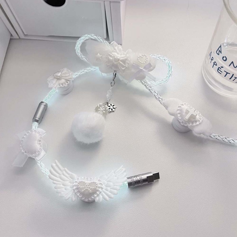 Nowy kabel 8K Avaitor White Li – Decor Lighting Returns recenzja i cena