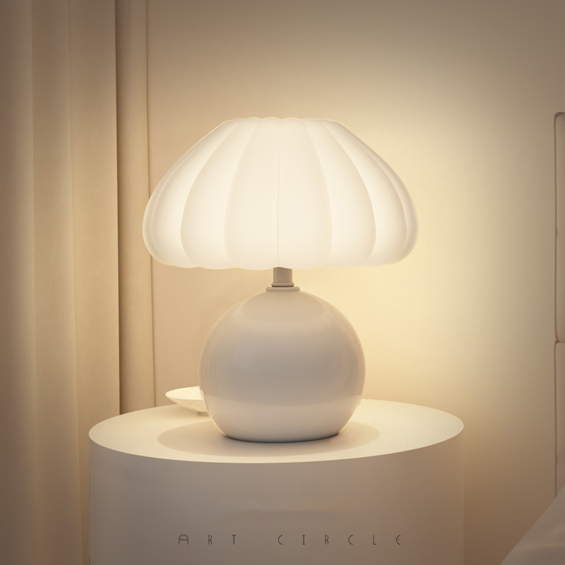 Lampka nocna w stylu kremowym  – Mushroom Table Lamp recenzja i cena